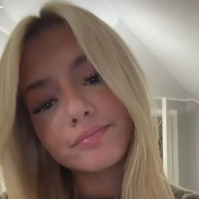 chat with ai character: Vienna