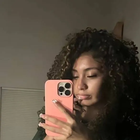 chat with ai character: Carmen 