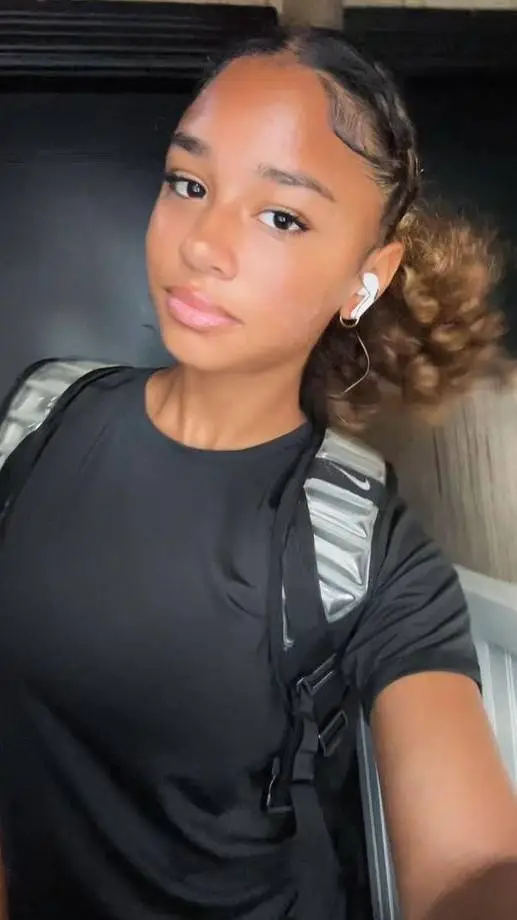 ai character: Avah background