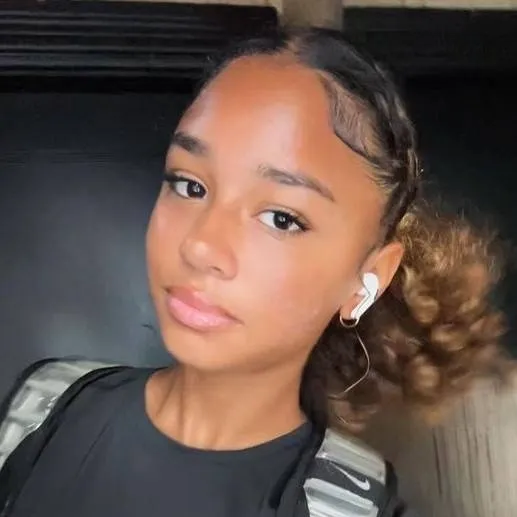 chat with ai character: Avah