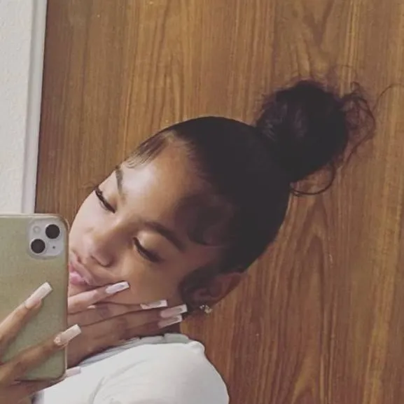 chat with ai character: Sunnii