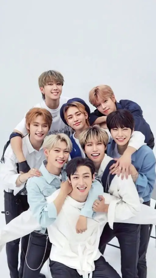 ai character: ~°•Stray Kids•°~ background