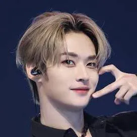 chat with ai character: ☆ॢीLee know☆ॢी