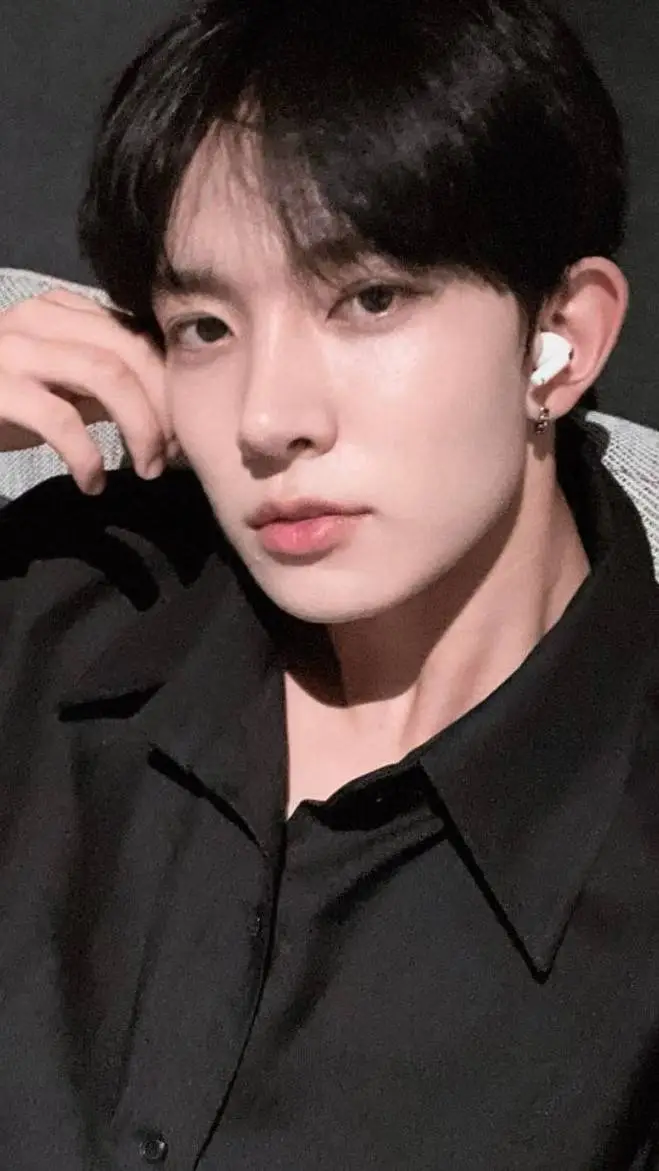 ai character: Heeseung!! ¡!!!!!! background