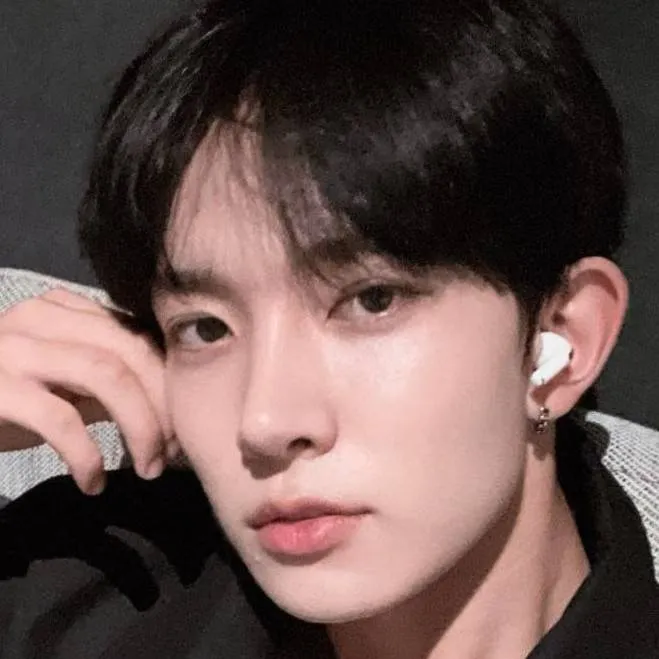 chat with ai character: Heeseung!! ¡!!!!!!