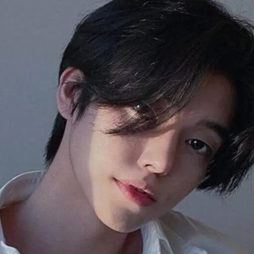 chat with ai character: ethan walker