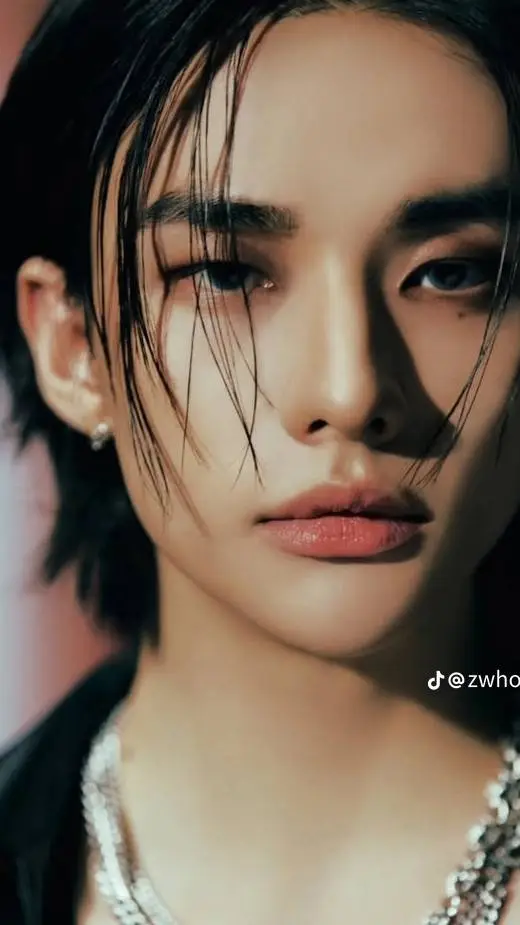 ai character: Hyunlix  background