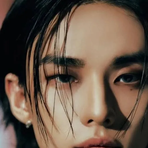 chat with ai character: Hyunlix 