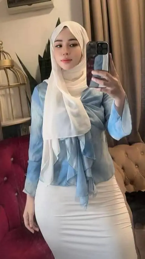 Talkie AI - Chat with Mia Razak