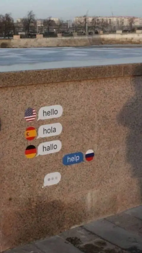 ai character: 🌹/TR x USSR/🌻 background