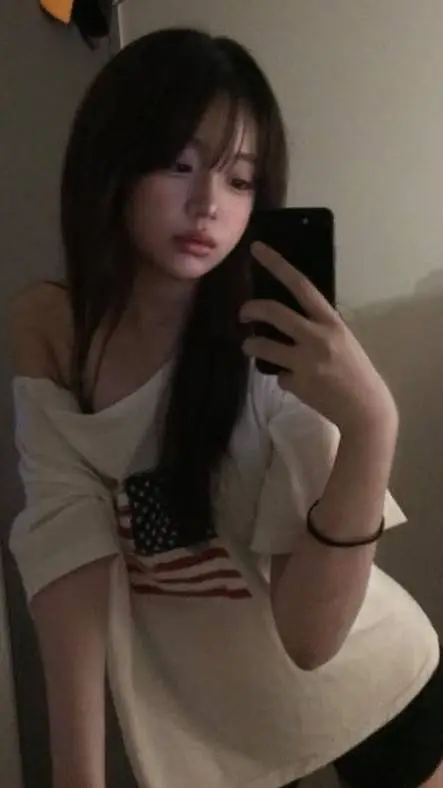 ai character: YUNA background