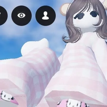 chat with ai character: giant girl