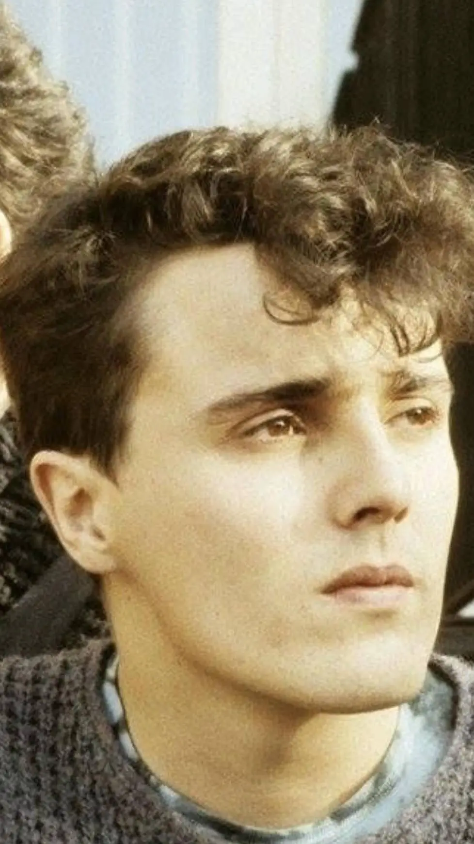 ai character: Curt smith  background