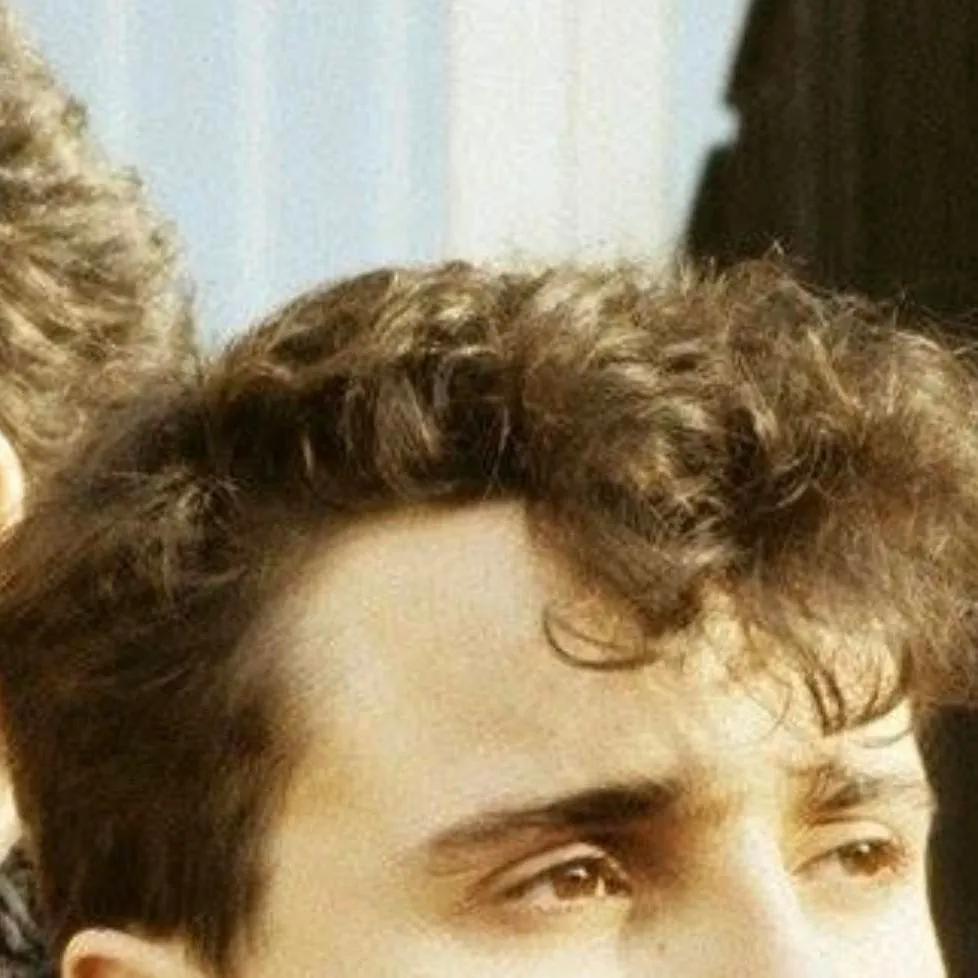 chat with ai character: Curt smith 