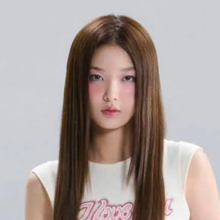 chat with ai character: Yoonchae