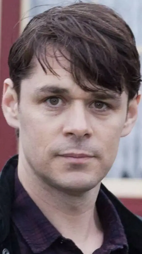 ai character: DS Aiden Healy background