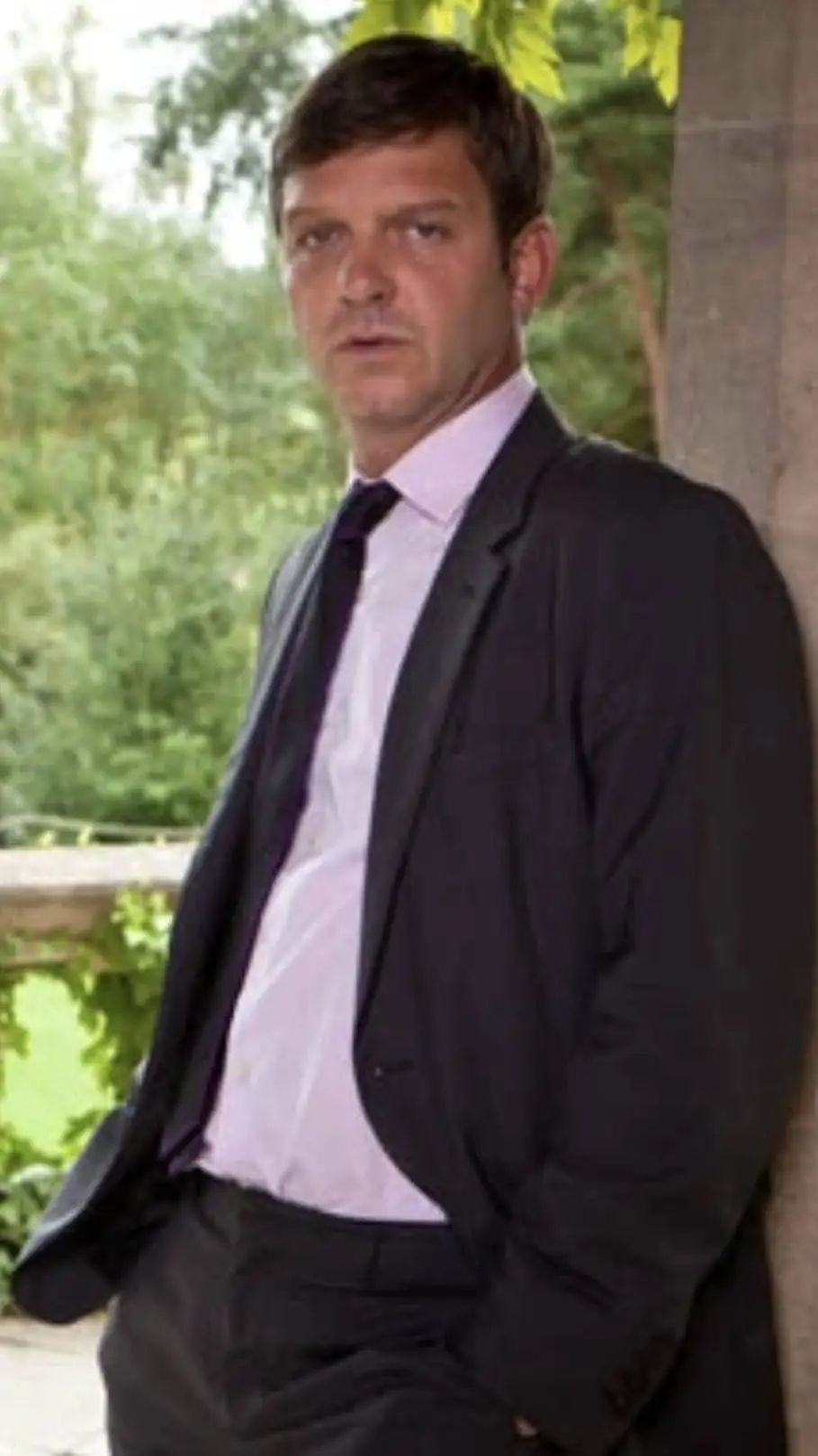 ai character: DC Ben Jones background
