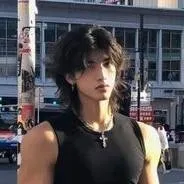 chat with ai character: Axel