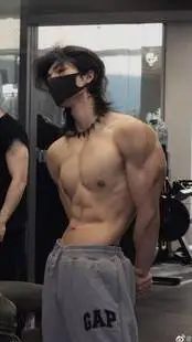 ai character: Marcus y Gabriel  background