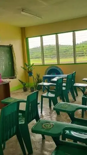 ai character: g4-Tulip background