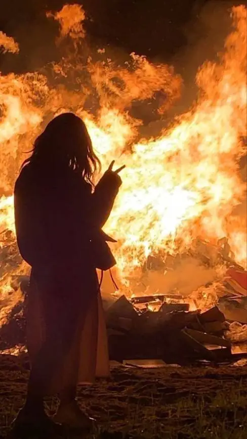 ai character: Jennie bully background