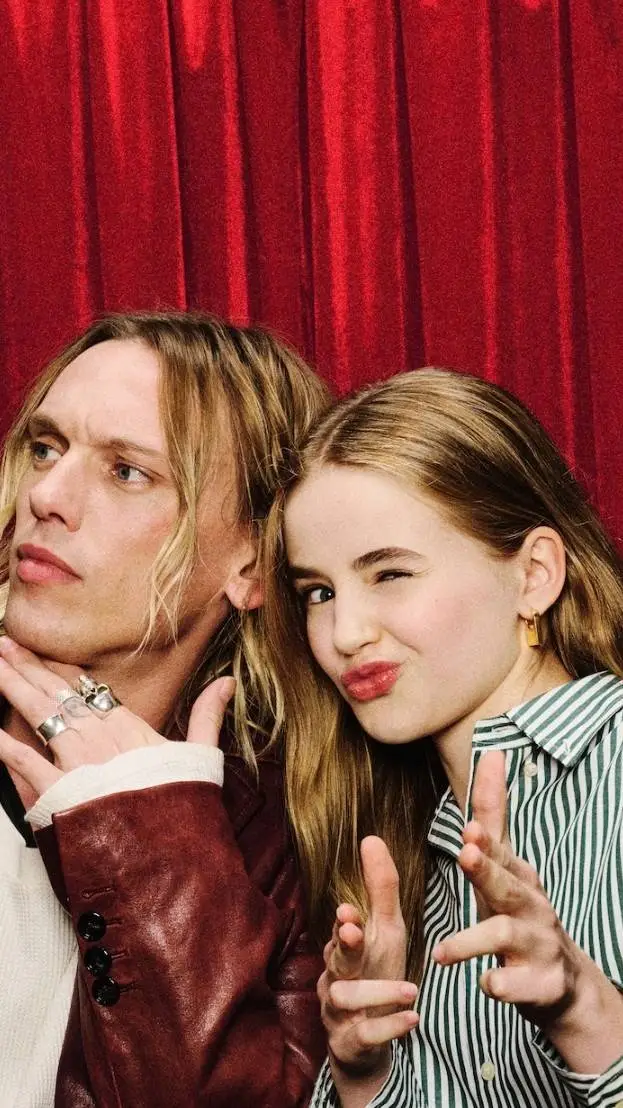 ai character: JAMIE AND NELL background