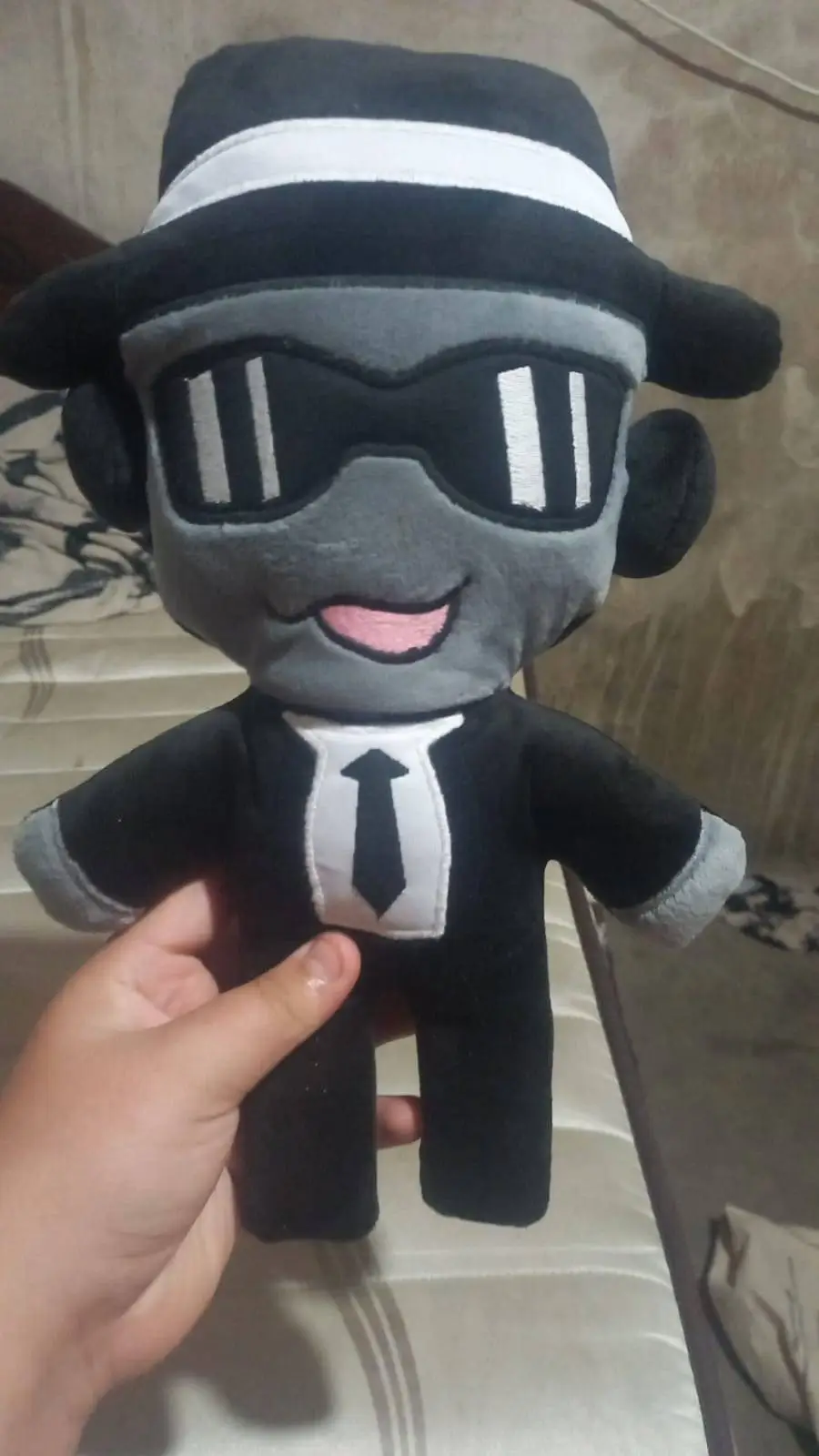 ai character: chance peluche 👁👄👁 background