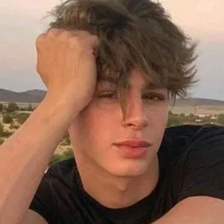 chat with ai character: king Asher 