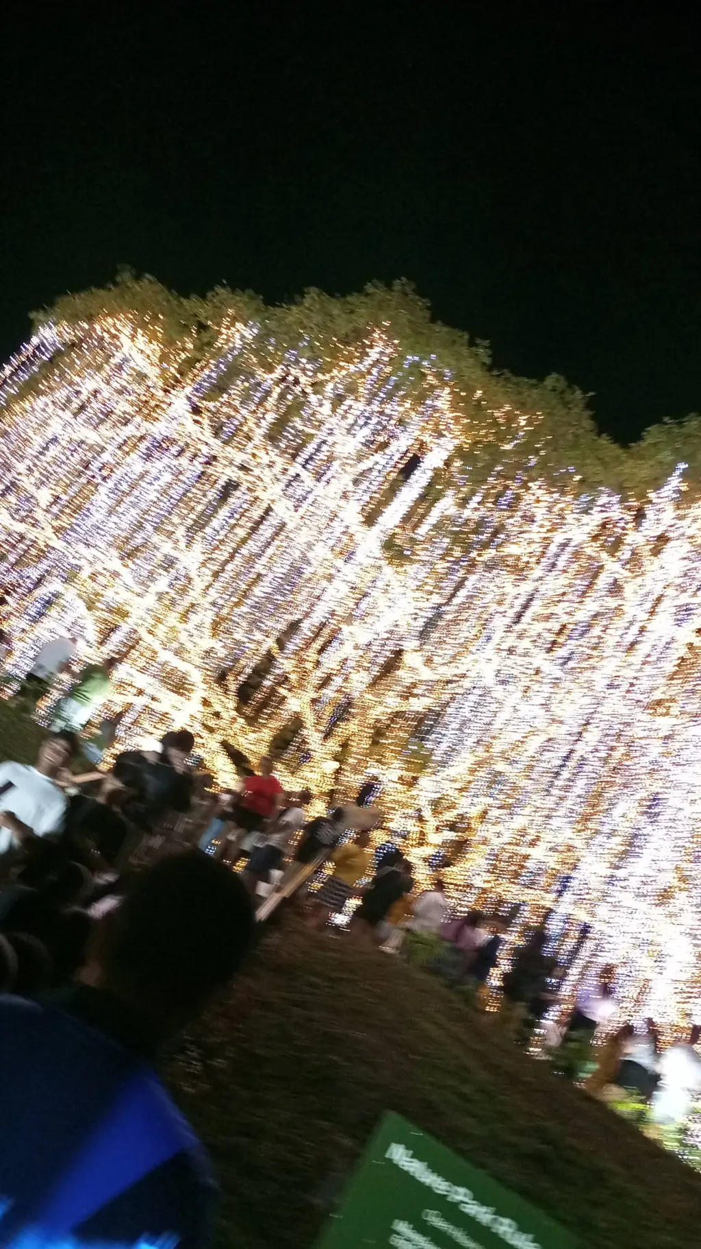 ai character: BE SCHOOL background