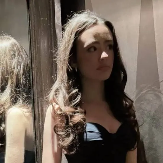 chat with ai character: Clara Stack