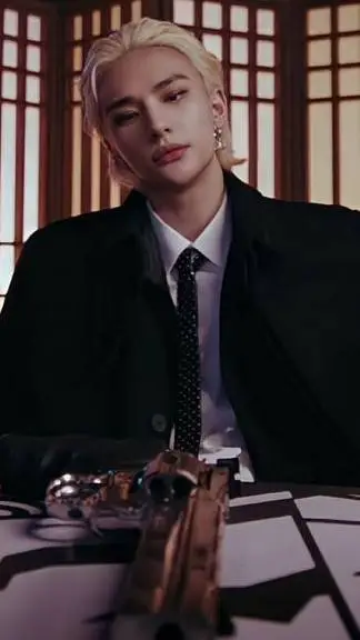 ai character: femme de hyunjin  background