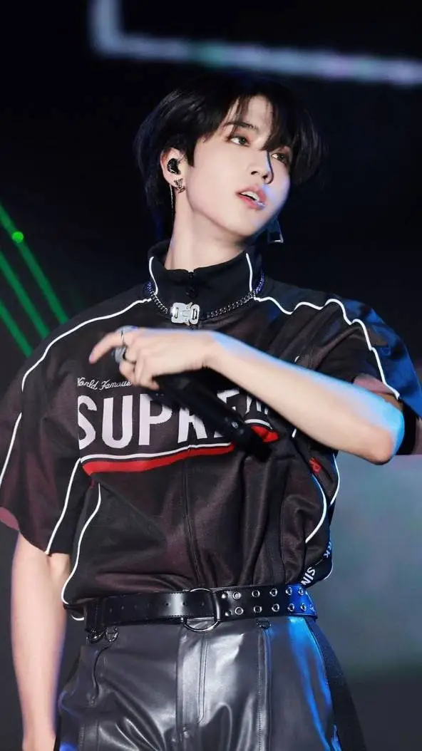 ai character: Han Jisung  background
