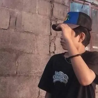 chat with ai character: Russel Victoria