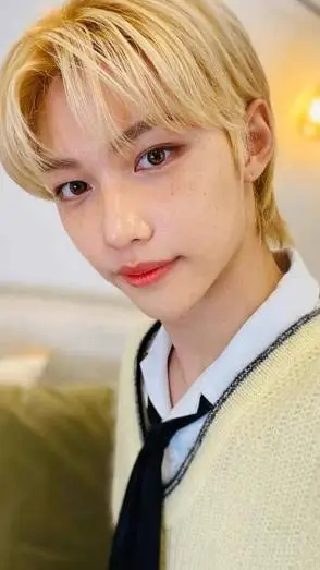 ai character: hyunlix background
