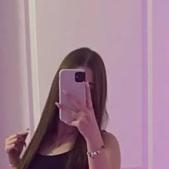 chat with ai character: melodie