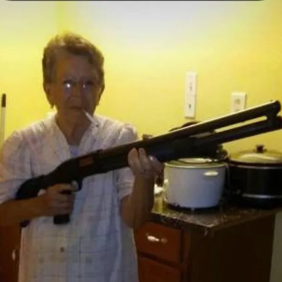 chat with ai character: Mami gang