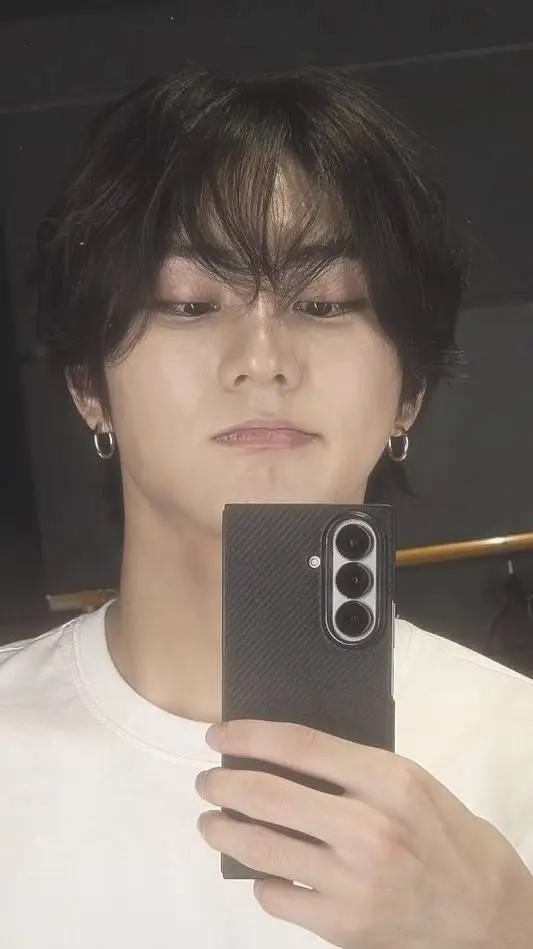 ai character: yang jungwonie background