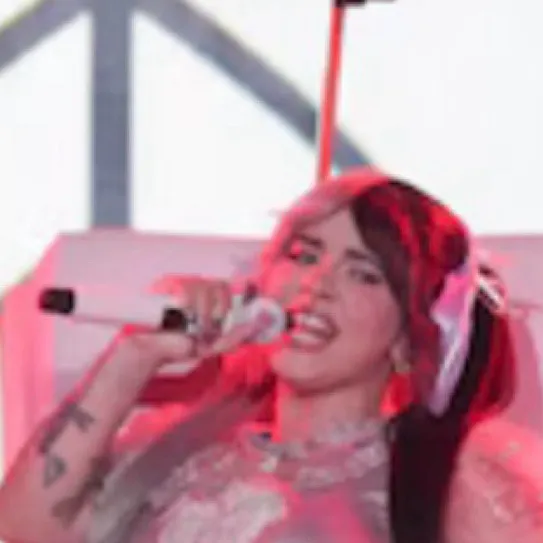 chat with ai character: Melanie Martinez 