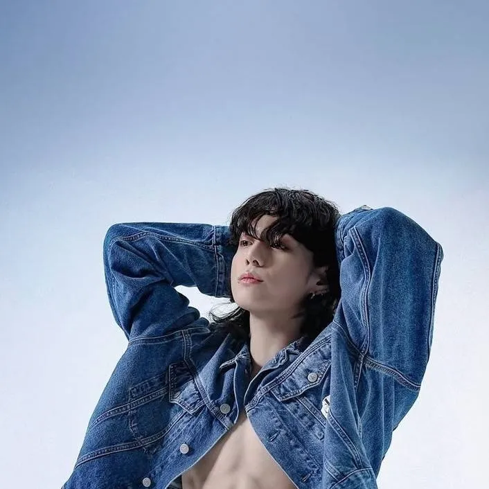 chat with ai character: Jungkook 💜