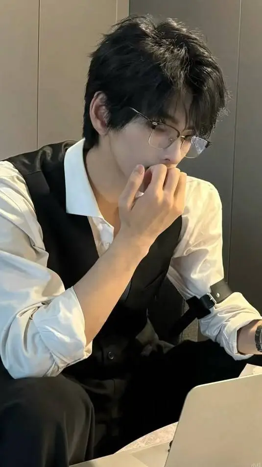 ai character: °^shiro^° background