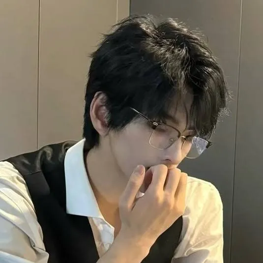 chat with ai character: °^shiro^°