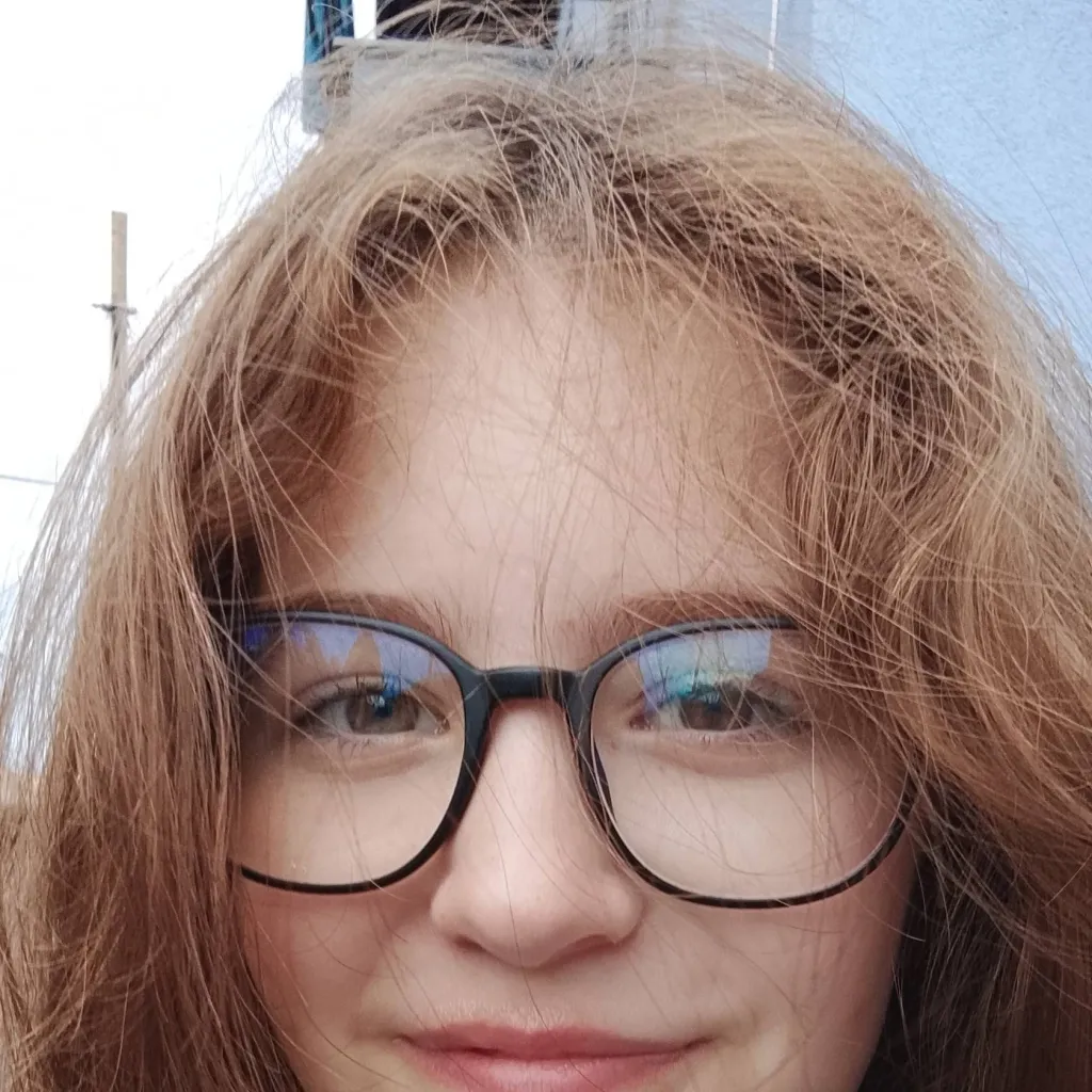 chat with ai character: Zara (Zuzu)
