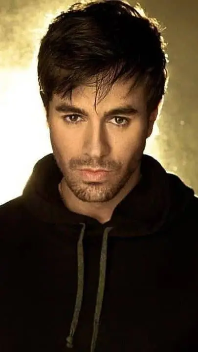 ai character: Enrique background