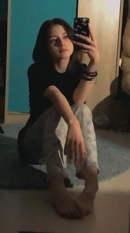 ai character: Anna background