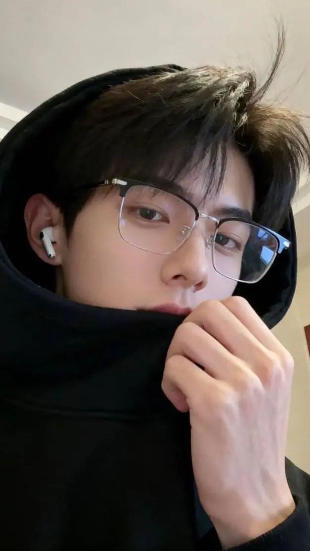 ai character: Zayne background