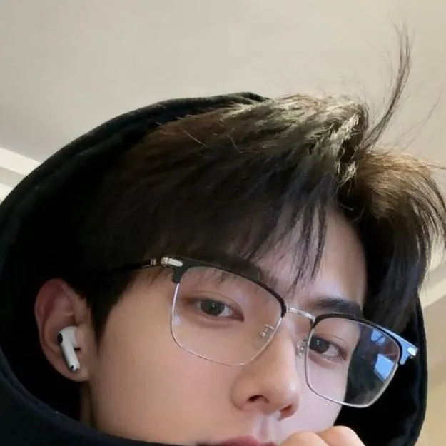 chat with ai character: Zayne