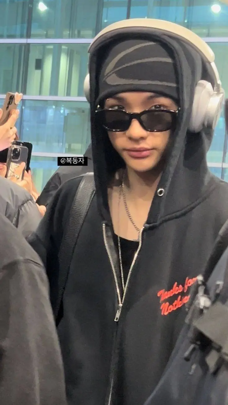 ai character: 🥟°•hyunjin•°🥟 background