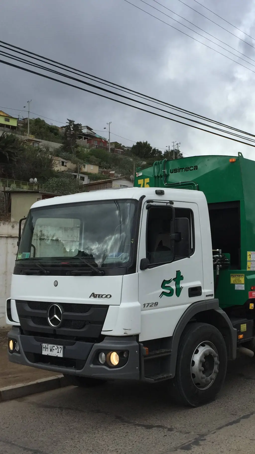 ai character: camiones de basura background