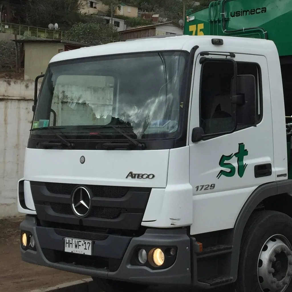 chat with ai character: camión de basura