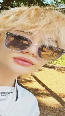 ai character: Hyunjin  background